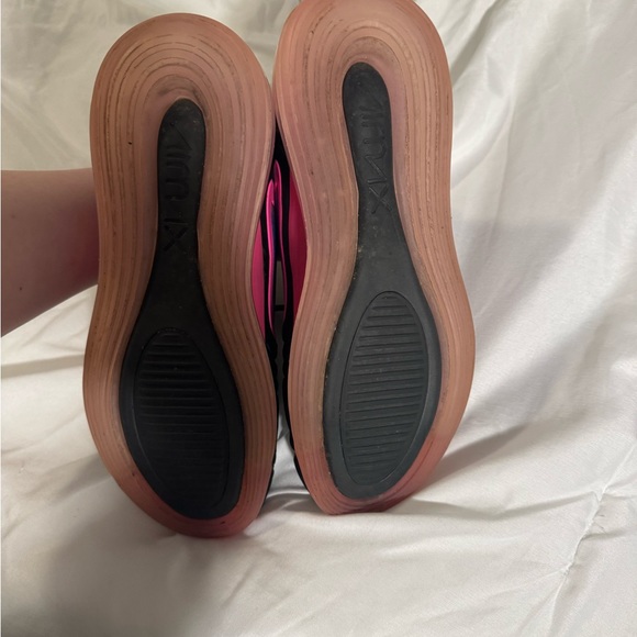 Black Nikes youth 6 women’s 7.5 - Picture 3 of 4